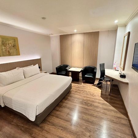 Orchardz Hotel Industri Jakarta Kemayoran Exterior photo