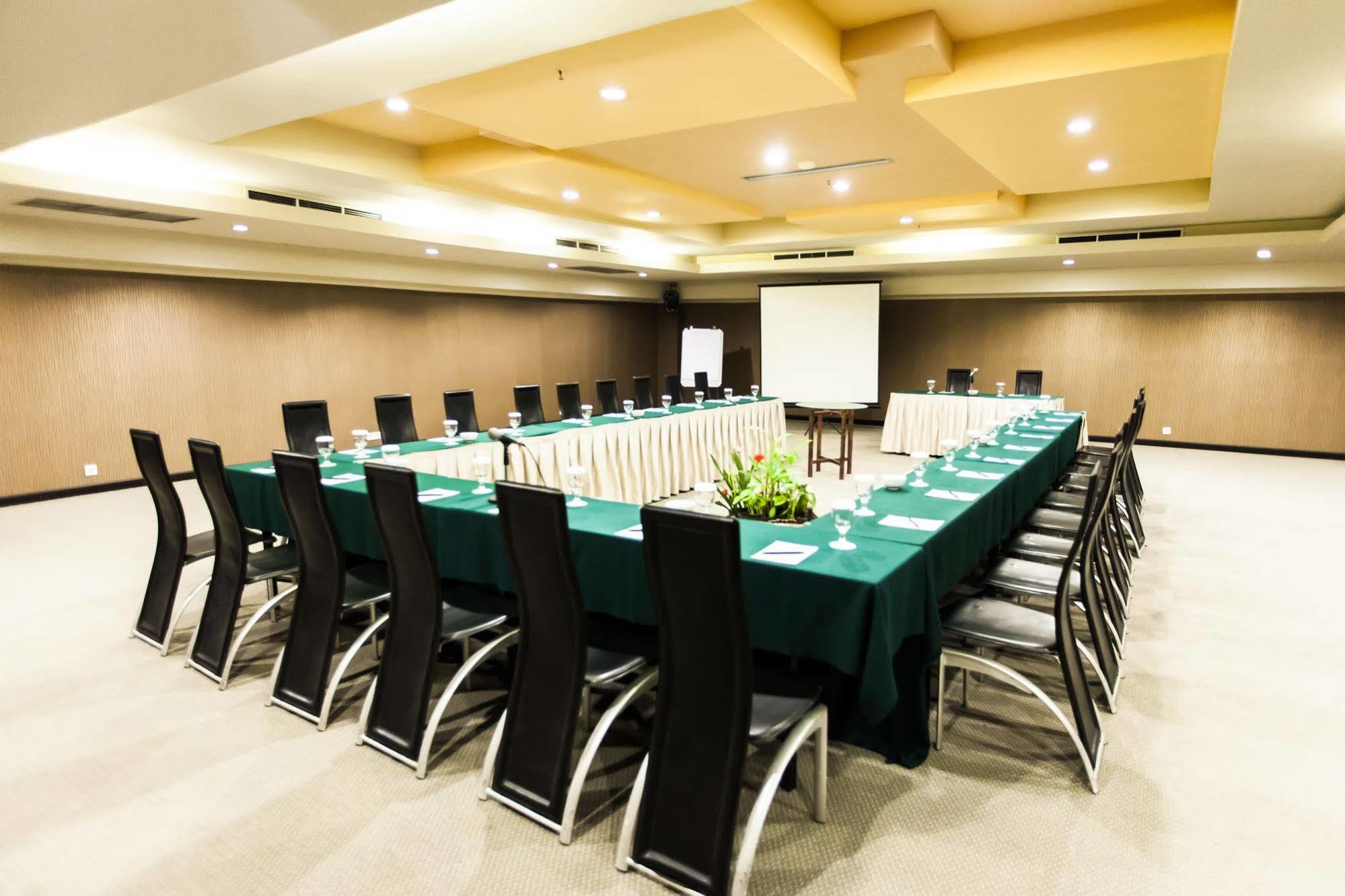 Orchardz Hotel Industri Jakarta Kemayoran Exterior photo